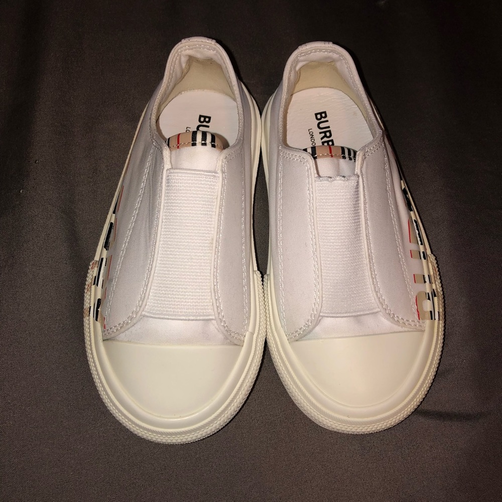 Burberry toddler shoes size 9
